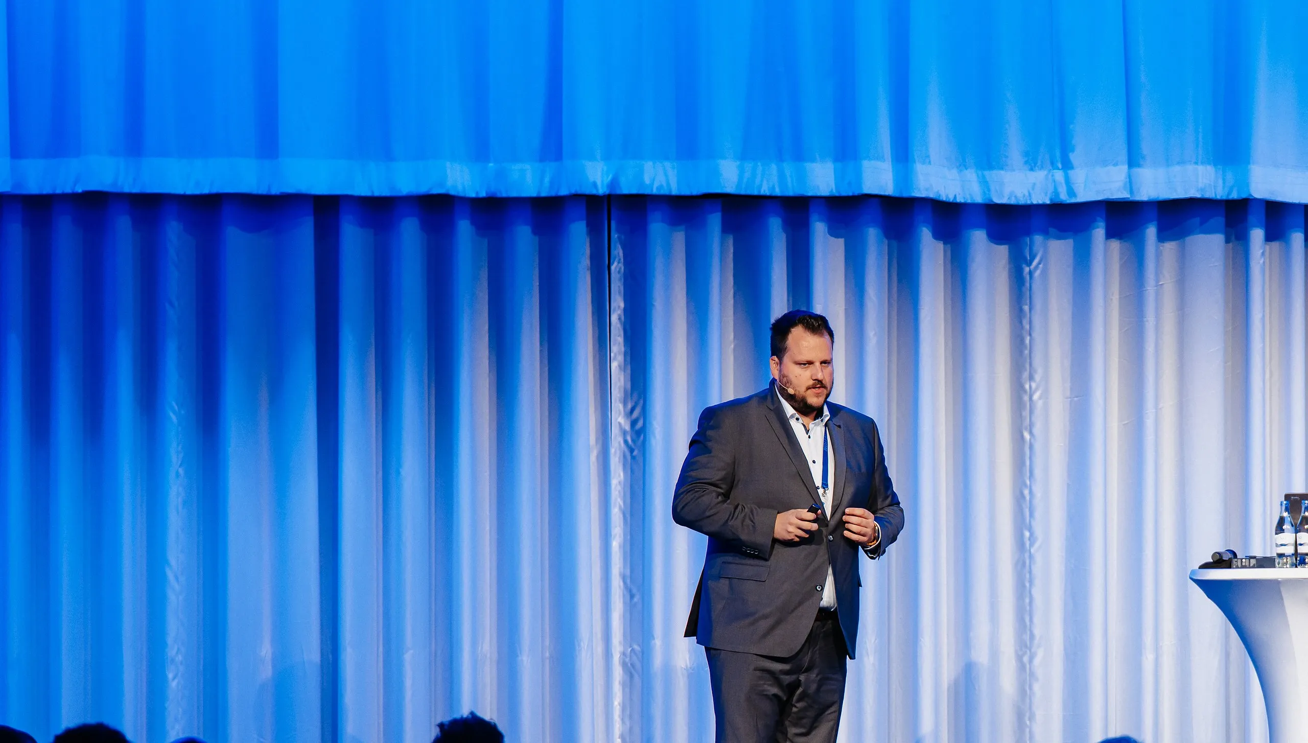 Daniel Selbach als Keynote-Speaker auf der Bühne