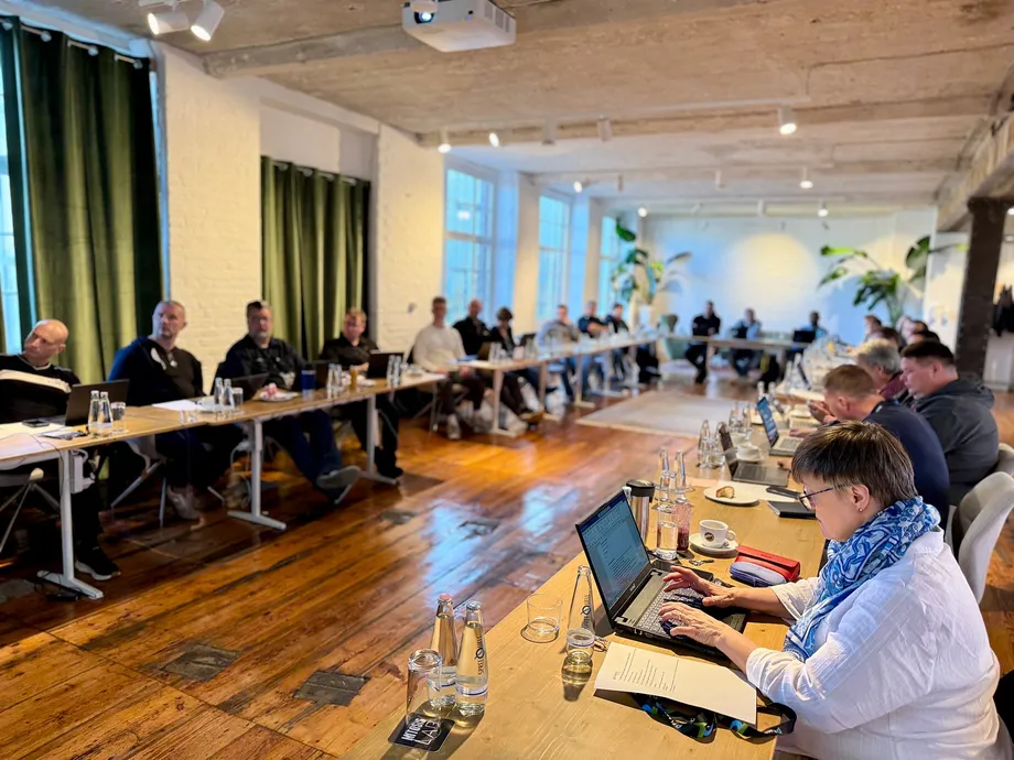 Daniel Selbach in einem interaktiven Workshop in kleiner Runde